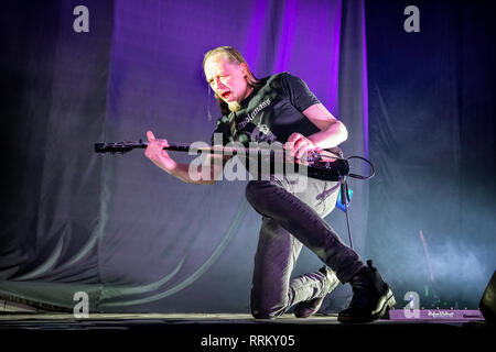 Norwegen, Oslo - 21. Februar 2019. Der schwedischen Doom Metal Band Candlemass führt ein Live Konzert in Oslo Spektrum in Oslo. Hier Gitarrist Lars Johansson ist live auf der Bühne gesehen. (Foto: Gonzales Foto - Terje Dokken). Stockfoto