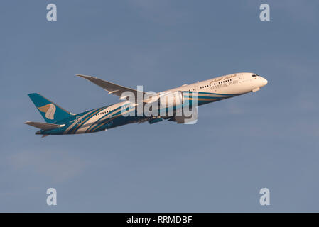 Oman Air Boeing 787 Dreamliner Jet Airliner Ebene A 4 O-SG vom London Heathrow Flughafen, Großbritannien. Flug Abflug. Neue 787-9 Stockfoto