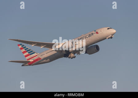 American Airlines Boeing 787 Dreamliner Jet Airliner Ebene N810 eine vom London Heathrow Flughafen, Großbritannien. Flug Abflug. 787-8 Stockfoto