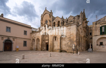 Die romanische Parrocchia di San Giovanni Battista Pfarrkirche (Chiesa). Der heilige Johannes der Täufer. Matera, Basilikata, Apulien, Italien Stockfoto