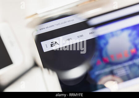 Los Angeles, Kalifornien, USA - 27. Februar 2019: Electronic Arts Offizielle Website Homepage unter Lupe. Konzept Electronic Arts logo Stockfoto