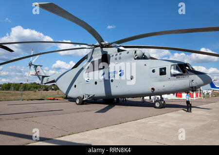 Multi-purpose Transport Hubschrauber Mi-26 T2 bei der Ausstellung der internationalen Luft- und Raumfahrt salon MAKS-2011, Schukowski, Russland Stockfoto