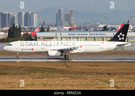 Istanbul/Türkei, 12. Februar 2019: Airbus A321 von Tk in Istanbul neue Flughafen (ISL/LFTM) wird demnächst eröffnet werden und ersetzt Flughafen Atatürk (IST/LBT Stockfoto