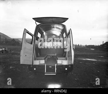 1956 Bedford CA van Hochdach Umwandlung von Martin Walter Ltd (Folkestone) - Vorläufer der Dormobile Ltd. Stockfoto