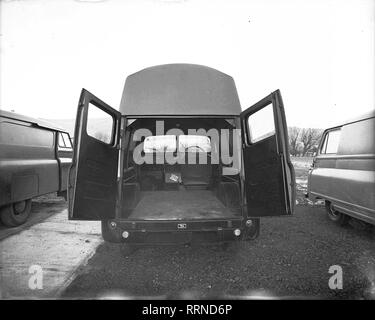 1956 Bedford CA van Hochdach Umwandlung von Martin Walter Ltd (Folkestone) - Vorläufer der Dormobile Ltd. Stockfoto