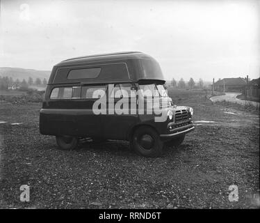 1956 Bedford CA van Hochdach Umwandlung von Martin Walter Ltd (Folkestone) - Vorläufer der Dormobile Ltd. Stockfoto