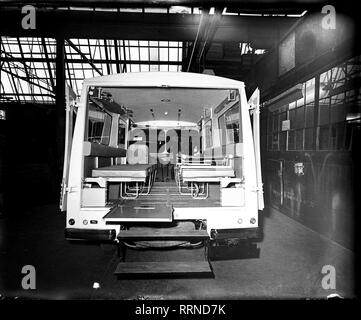 1956 Morris LD Krankenhaus transport vehicle Conversion (Sitzbänke) von Martin Walter Ltd (Folkestone) - Vorläufer der Dormobile Ltd. Stockfoto