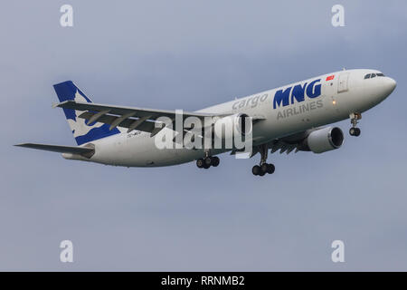 Istanbul/Türkei, 12. Februar 2019: Airbus 310 von MNG in Istanbul neue Flughafen (ISL/LFTM) Stockfoto