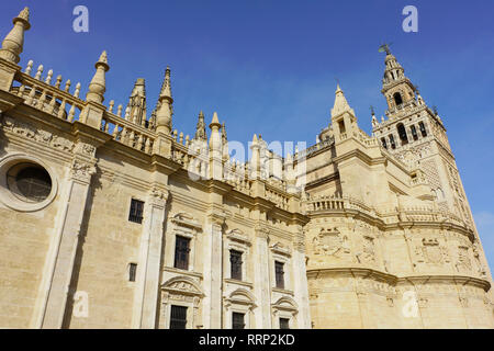 Street View der gotisches Stil historischen Kathedrale von Sevilla, Spanien. Stockfoto