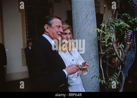 Baronin Francesca von Thyssen Bornemisza, mit ihrem Vater Hans Heinrich, Ca. 1995. Baroness Francesca von Thyssen Bornemisza mit ihrem Vater Hans Heinrich, Ca. 1995. Stockfoto