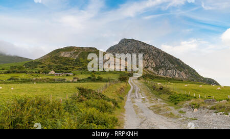 Trefor, Gwynedd, Wales, Großbritannien, 13. Juni 2017: Blick richtung Yr Eifl und das verlassene Trefor Steinbruch Stockfoto