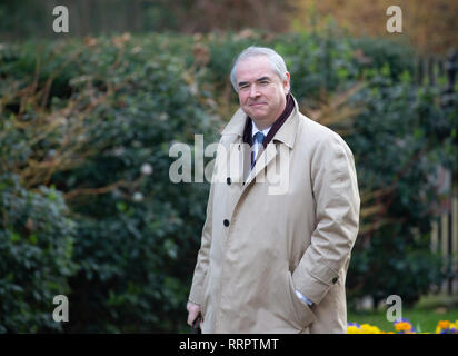 London, Großbritannien. 26 Feb, 2019. Geoffrey Cox, Attorney General, kommt in der Downing Street für die wöchentliche Kabinettssitzung. Credit: Tommy London/Alamy leben Nachrichten Stockfoto