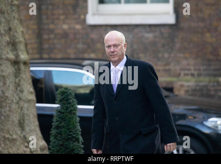 London, Großbritannien. 26 Feb, 2019. Chris Grayling, Verkehrsminister, kommt in der Downing Street für die wöchentliche Kabinettssitzung. Credit: Tommy London/Alamy leben Nachrichten Stockfoto