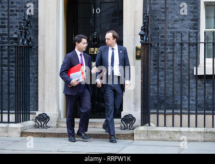 London, Großbritannien. 26 Feb, 2019. Matthäus Hancock, der Staatssekretär für Gesundheit und Soziales, Blätter Downing Street mit James Brokenshire, Staatssekretär für Wohnungswesen, Gemeinschaften und lokale Regierung, nach der wöchentlichen Kabinettssitzung. Credit: Tommy London/Alamy leben Nachrichten Stockfoto