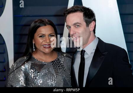 Mindy Kaling und BJ Novak nehmen an der Vanity Fair Oscar Party im Wallis Annenberg Center für Darstellende Künste in Beverly Hills, Los Angeles, USA, am 24. Februar 2019. | Verwendung weltweit Stockfoto