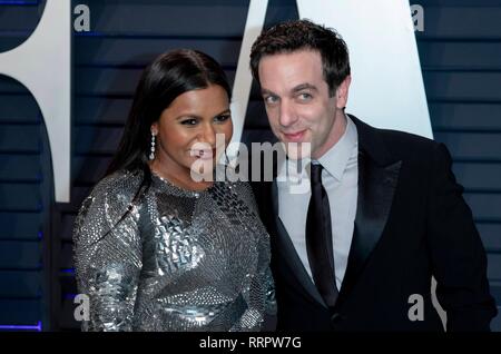 Mindy Kaling und BJ Novak nehmen an der Vanity Fair Oscar Party im Wallis Annenberg Center für Darstellende Künste in Beverly Hills, Los Angeles, USA, am 24. Februar 2019. | Verwendung weltweit Stockfoto