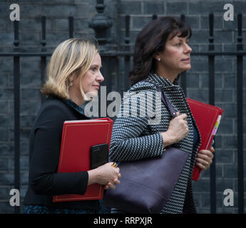 Downing Street, London, UK. 26. Februar 2019. Amber Rudd, Minister für Arbeit und Altersversorgung, Blätter Downing Street nach der wöchentlichen Kabinettssitzung mit Claire Perry, Staatsminister für Energie und Wachstum. Credit: Malcolm Park/Alamy Leben Nachrichten. Stockfoto