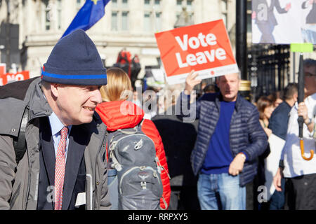 London, Großbritannien. 26 Feb, 2019. Der konservative britische Politiker und Verfechter Boris Johnson Pässe Brexit Mitkämpfer auf dem Weg ins Parlament. Credit: Kevin J. Frost-/Alamy leben Nachrichten Stockfoto