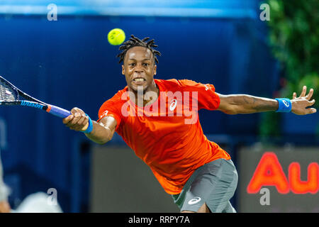 Dubai, VAE. 26 Feb, 2019. Gael Monfils von Frankreich erstreckt sich über den Ball in der ersten Runde gegen Marin Cilic Kroatien während der Dubai Duty Free Tennis Meisterschaft am Dubai International Tennis Stadium, Dubai, UAE am 26. Februar 2019. Foto von Grant Winter. Credit: UK Sport Pics Ltd/Alamy leben Nachrichten Stockfoto
