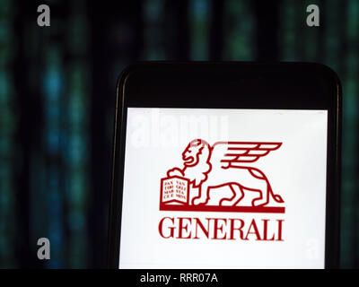 In der Ukraine. 22 Nov, 2018. Die Assicurazioni generali Insurance Company Logo gesehen auf einem Smartphone angezeigt. Quelle: Igor Golovniov/SOPA Images/ZUMA Draht/Alamy leben Nachrichten Stockfoto