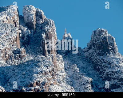 Tucson, Arizona, USA, 26. Februar, 2019. Nach dem großen Schneesturm in Tucson suchen, um sich an der Catalina Mountain Range. Finger rock. Credit: Jeff Smith/Alamy leben Nachrichten Stockfoto