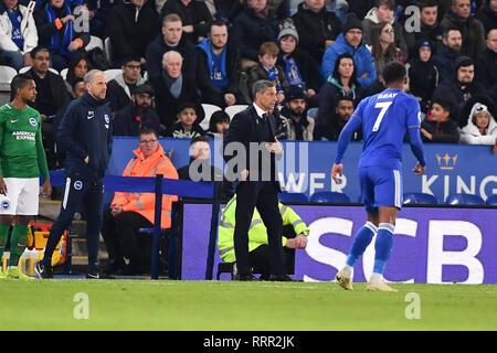 LEICESTER, UK, 26. Februar Brighton Manager Chris Hughton während der Premier League Match zwischen Leicester City und Brighton und Hove Albion für die King Power Stadion, Leicester am Dienstag, 26. Februar 2019. (Credit: Jon Hobley | MI Nachrichten & Sport Ltd) Stockfoto