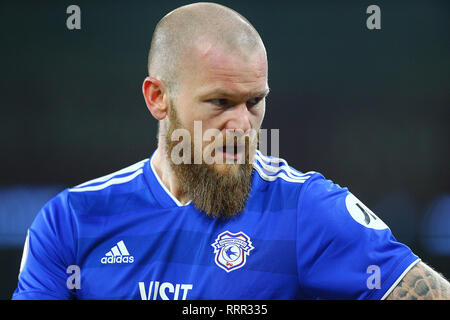 Aron Gunnarsson von Cardiff City in der Premier League Match zwischen Cardiff City und Everton an der Cardiff City Stadium, Cardiff, Wales am 26. Februar 2019. Foto von Dave Peters. Nur die redaktionelle Nutzung, eine Lizenz für die gewerbliche Nutzung erforderlich. Keine Verwendung in Wetten, Spiele oder einer einzelnen Verein/Liga/player Publikationen. Stockfoto