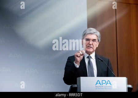 Berlin, Deutschland. 26 Feb, 2019. Joe Kaeser, neuer Vorsitzender des Asien-Pazifik-Ausschusses der Deutschen Wirtschaft, spricht auf einer Veranstaltung im Haus der im Haus der Deutschen Wirtschaft auf die Übergabe des Amtes des Vorsitzenden des Asien-Pazifik-Ausschusses der Deutschen Wirtschaft (APA) zu ihm. Kaeser ist Vorstandsvorsitzender der Siemens AG. Credit: Christoph Soeder/dpa/Alamy leben Nachrichten Stockfoto