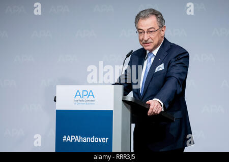 Berlin, Deutschland. 26 Feb, 2019. Dieter Kempf, Präsident des Bundesverbandes der Deutschen Industrie (BDI), spricht auf einer Veranstaltung im Haus der Deutschen Wirtschaft auf die Übergabe des Amtes des Vorsitzenden des Asien-Pazifik-Ausschusses der Deutschen Wirtschaft (APA) zu Joe Kaeser, CEO der Siemens AG. Credit: Christoph Soeder/dpa/Alamy leben Nachrichten Stockfoto