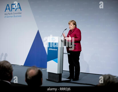 Berlin, Deutschland. 26 Feb, 2019. Bundeskanzlerin Angela Merkel (CDU) wird bei einer Veranstaltung im Haus der im Haus der Deutschen Wirtschaft auf die Übergabe des Amtes des Vorsitzenden des Asien-Pazifik-Ausschusses der Deutschen Wirtschaft (APA) zu Joe Kaeser, CEO der Siemens AG sprechen. Credit: Christoph Soeder/dpa/Alamy leben Nachrichten Stockfoto