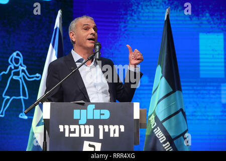 Rishon Lezion, Israel. 26 Feb, 2019. Israelische Finanzminister und Kulanu Partei Moshe Kahlon spricht auf einer Konferenz der Kulanu Partei, bei der Präsentation der Liste der Kandidaten, in Rishon Lezion, Israel, am 13.02.26., 2019. Credit: Jini/Gideon Markowicz/Xinhua/Alamy leben Nachrichten Stockfoto