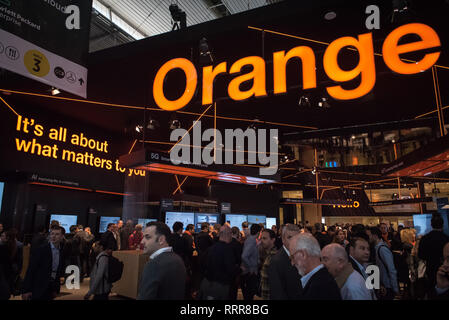 Barcelona, Spanien. 26. Februar 2019. Februar 26, 2019 - Barcelona, Katalonien, Spanien - ORANGE Pavillon während der GSMA Mobile World Congress 2019 in Barcelona, der weltweit wichtigsten Veranstaltung auf mobilen Geräten die Kommunikation mit den führenden Unternehmen und die neuesten Entwicklungen in der Branche. Credit: Jordi Boixareu/Alamy leben Nachrichten Stockfoto