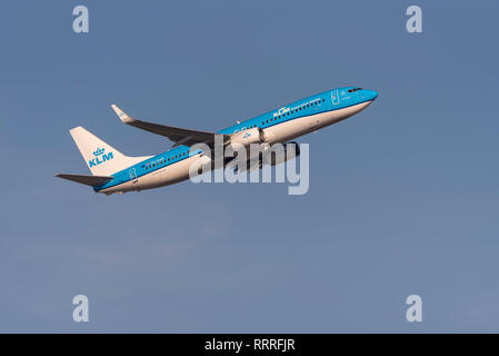 KLM Royal Dutch Airlines Boeing 737 Jet Airliner Ebene PH-BXB vom London Heathrow Flughafen, Großbritannien. Flug Abflug. Named Falcon Stockfoto