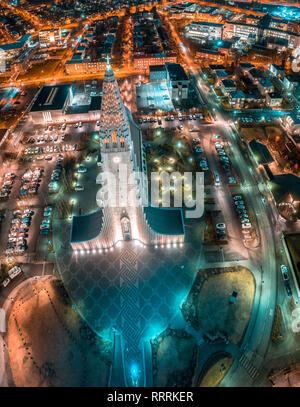 Die Kirche Hallgrimskirkja bei Nacht, Reykjavik, Island Stockfoto