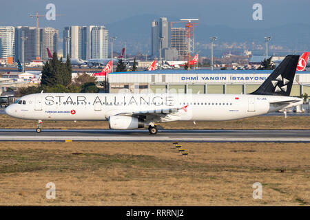 Istanbul/Türkei, 12. Februar 2019: Airbus A321 von Tk in Istanbul neue Flughafen (ISL/LFTM) wird demnächst eröffnet werden und ersetzt Flughafen Atatürk (IST/LBT Stockfoto