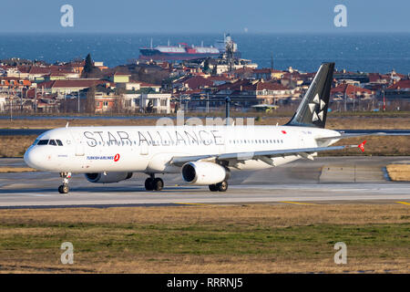 Istanbul/Türkei, 12. Februar 2019: Airbus A321 von Tk in Istanbul neue Flughafen (ISL/LFTM) wird demnächst eröffnet werden und ersetzt Flughafen Atatürk (IST/LBT Stockfoto