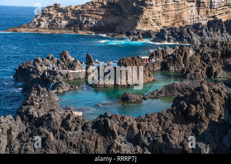 Vulkanische Lava natürliche Schwimmbäder in Porto Moniz, Madeira, Portugal, Europa Lava | natürliche Schwimmbäder in Porto Moniz, Madeira, Portugal, Europa Stockfoto