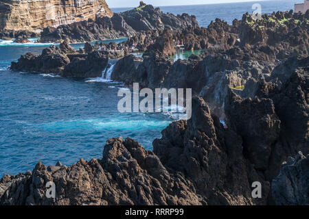 Vulkanische Lava natürliche Schwimmbäder in Porto Moniz, Madeira, Portugal, Europa Lava | natürliche Schwimmbäder in Porto Moniz, Madeira, Portugal, Europa Stockfoto