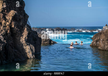 Vulkanische Lava natürliche Schwimmbäder in Porto Moniz, Madeira, Portugal, Europa Lava | natürliche Schwimmbäder in Porto Moniz, Madeira, Portugal, Europa Stockfoto