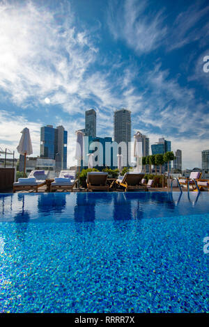 Von Tel Aviv Skyline vom Swimmingpool auf dem Dach des Normannischen, boutique Hotel, Israel Stockfoto