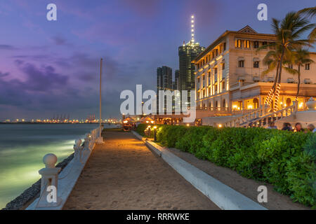 Eines der Ikonischen Sri Lanka Wahrzeichen, das Galle Face Hotel liegt im Herzen von Colombo gelegen, entlang der Küste und mit Blick auf den berühmten Galle Face Gr Stockfoto