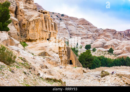 Atemberaubende Aussicht auf die schöne Ruinen von Petra in Jordanien. Petra ist eine historische und archäologische Stadt im südlichen Jordanien.