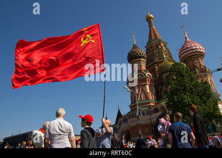 Moskau, Russland - 18. MAI 2014: Festakt des Einschreibens Schüler in die Junge Pionier Organisation auf dem Roten Platz in Moskau. Stockfoto