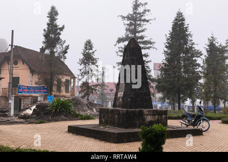 Befreiung von Sa Pa District 1950 Stein an einem bewölkten Tag, Sa Pa, Vietnam Stockfoto