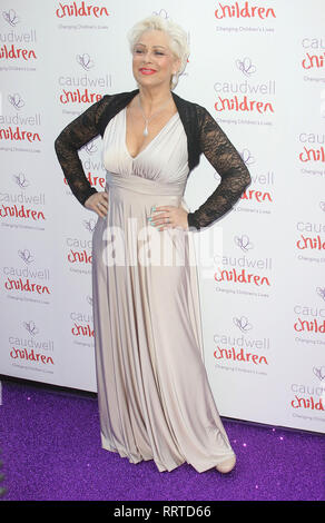 Jun 25, 2015 - London, England, UK-Caudwell Kinder- Butterfly Ball im Grosvenor Hotel, Park Lane - Roter Teppich Ankünfte Foto zeigt: Denise Wir Stockfoto