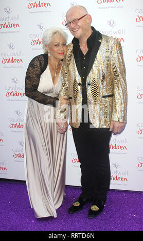 Jun 25, 2015 - London, England, UK-Caudwell Kinder- Butterfly Ball im Grosvenor Hotel, Park Lane - Roter Teppich Ankünfte Foto zeigt: Denise Wir Stockfoto