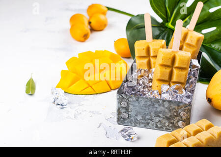 Tropische mango Eis am Stiel Stockfoto