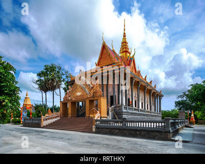 Schöne aufwändig verzierten Decke des Xiem können Pagode, Bac Lieu, Vietnam Stockfoto