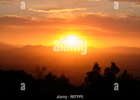 Blick über Santiago de Chile bei einem Sonnenuntergang Stockfoto