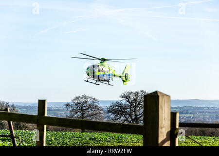 Bradford Leigh Wiltshire UK 9 Januar 2019 Die Great Western Air Ambulance Hubschrauber, die aus einem Feld Stockfoto